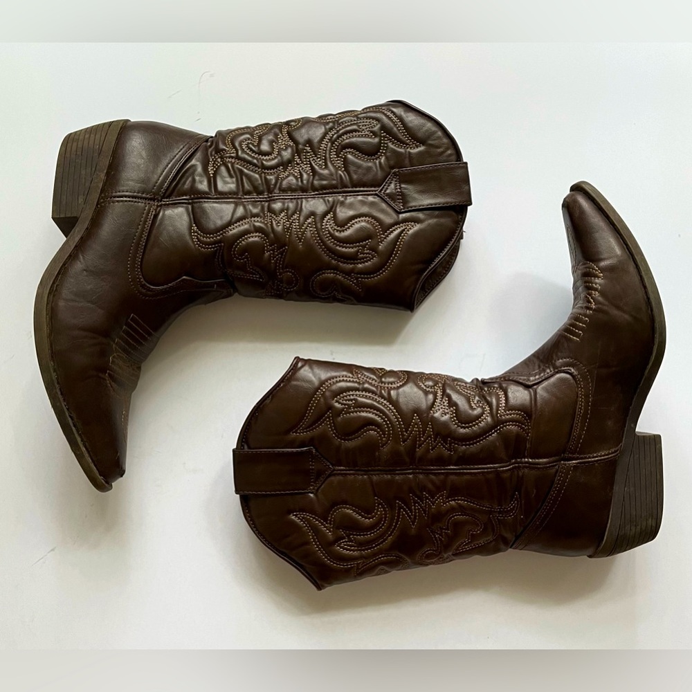 COWGIRL BOOTS